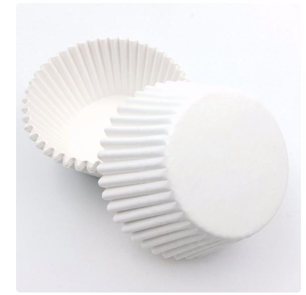 Fairy cakes and buns in white 44mm paper cases