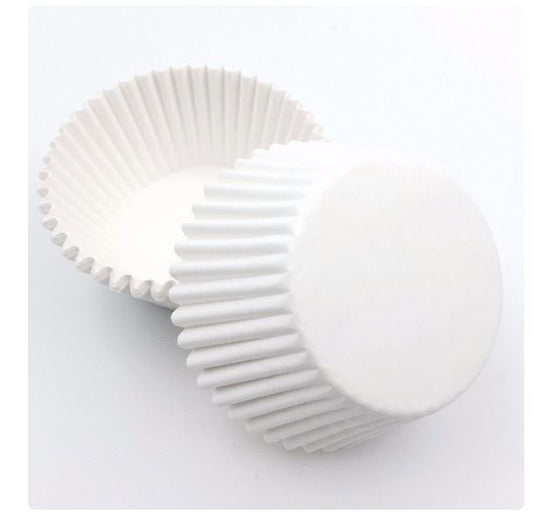 Fairy cakes and buns in white 44mm paper cases