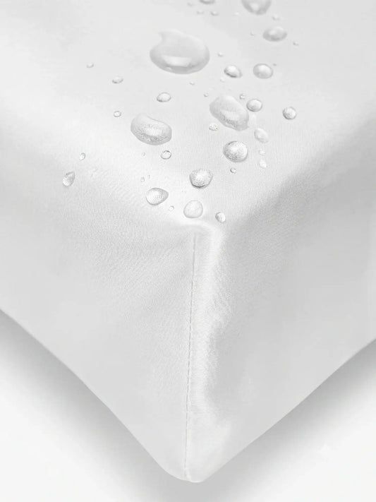 Close-up of a white cover  with water droplets on the corner to demonstrate its waterproof and breathable properties.lip