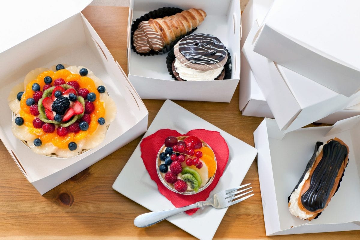 Effortless Cake Transport: 10'' White Cake Boxes